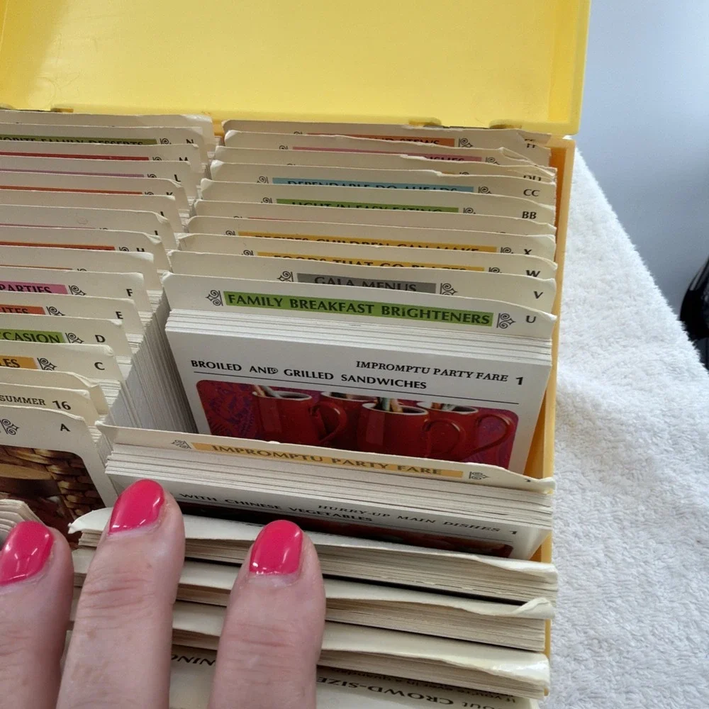 VTG Betty Crocker Recipe Card Library Yellow Container Box Lid 1971 Complete